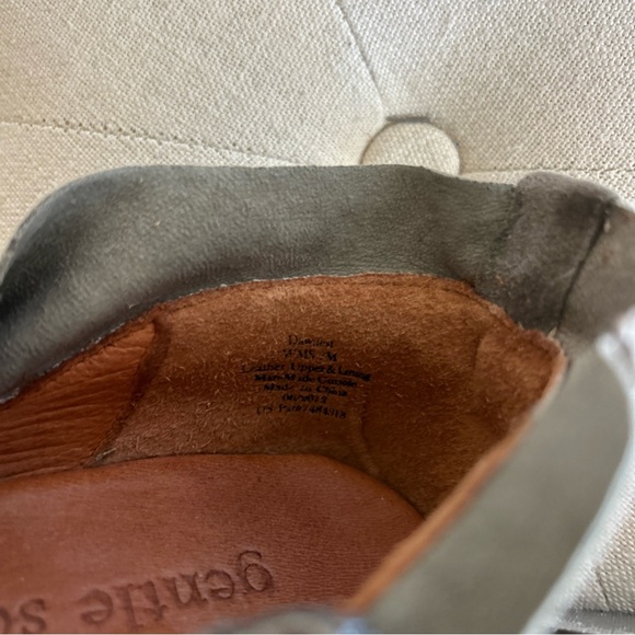 Gentle Souls Kenneth Cole Dawnest Gray Suede Wedge Ankle Shoes Bow Size 7M - Picture 10 of 10